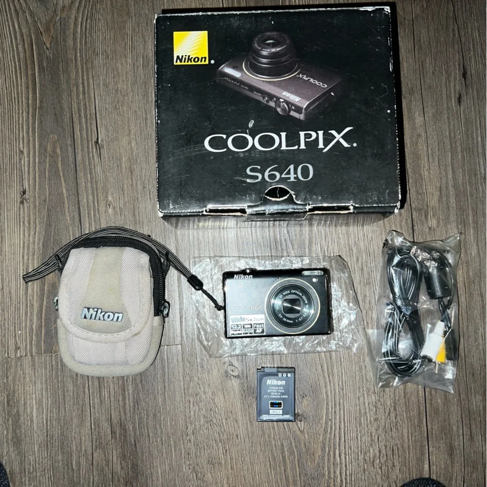 Nikon Coolpix S640 12.2MP Digital Point & Shoot Camera Tested NO CHARGER